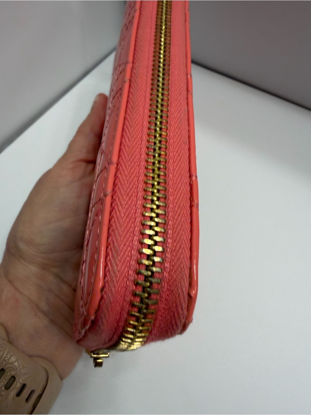 Christian Dior Lady Dior Zip Around Wallet in pink patent leather - Picture 11 of 14